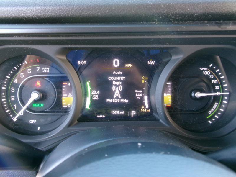 Used 2024 Jeep Wrangler Unlimited AWD/4WD image 2