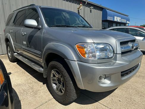 Used 2006 Toyota Sequoia SR5 RWD image 25