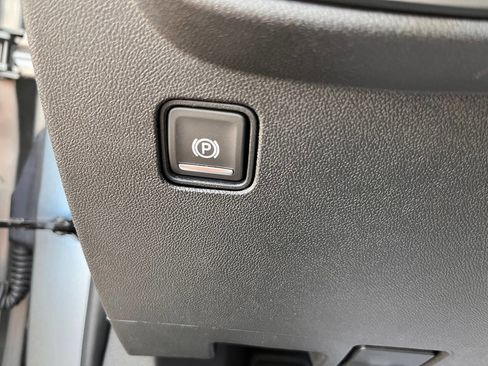 Used 2024 GMC Terrain SLE image 21