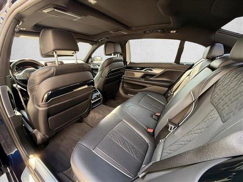 Used 2022 BMW 750i xDrive w/ Executive Package AWD/4WD image 14