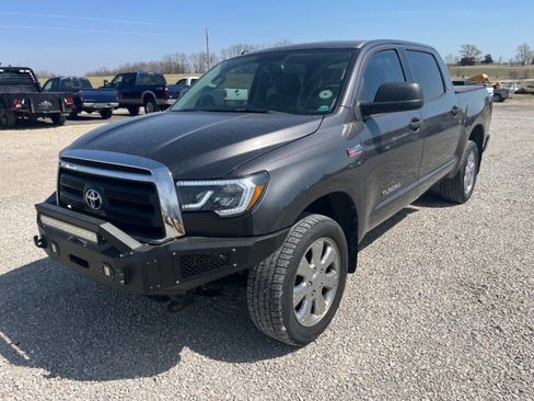 Used 2011 Toyota Tundra 4x4 CrewMax w/ SR5 Pkg image 2