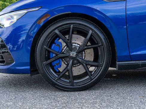 Used 2024 Volkswagen Golf R 2.0T image 9