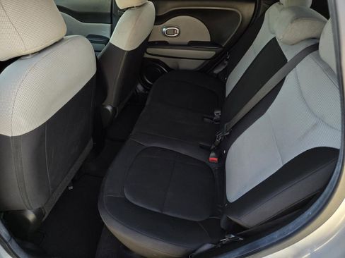 Used 2019 Kia Soul FWD image 11