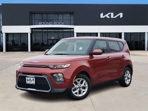 Certified 2022 Kia Soul LX w/ Technology Package image 1