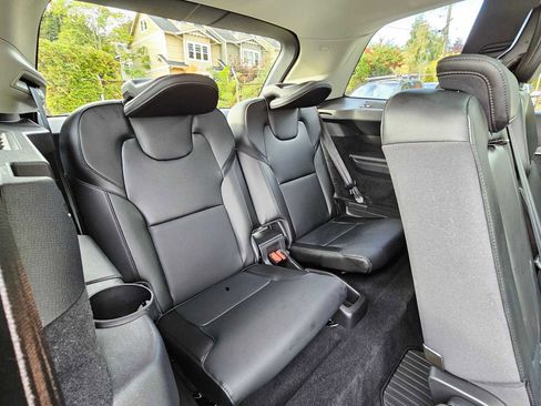 Certified 2022 Volvo XC90 T5 Momentum w/ Climate Package image 14