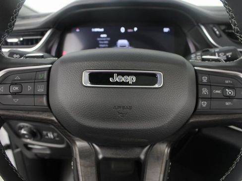 New 2025 Jeep Grand Cherokee Limited image 15