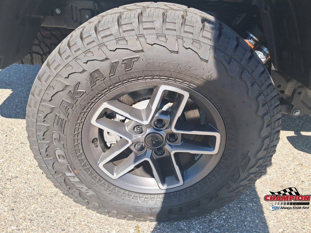 Used 2025 Jeep Gladiator Mojave AWD/4WD image 21