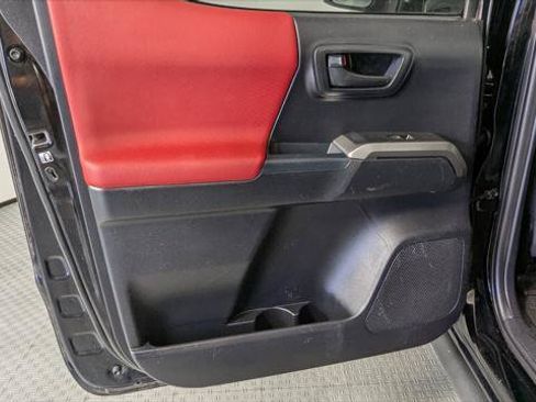 Used 2017 Toyota Tacoma SR5 w/ Tow Package RWD image 14