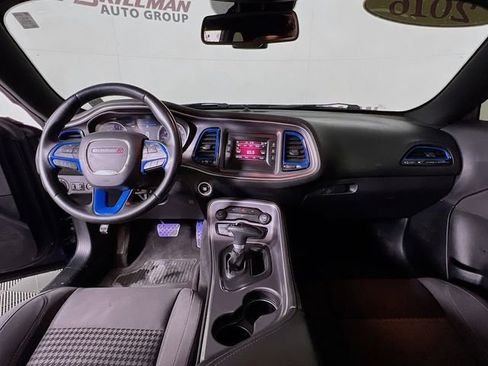 Used 2016 Dodge Challenger SXT image 21