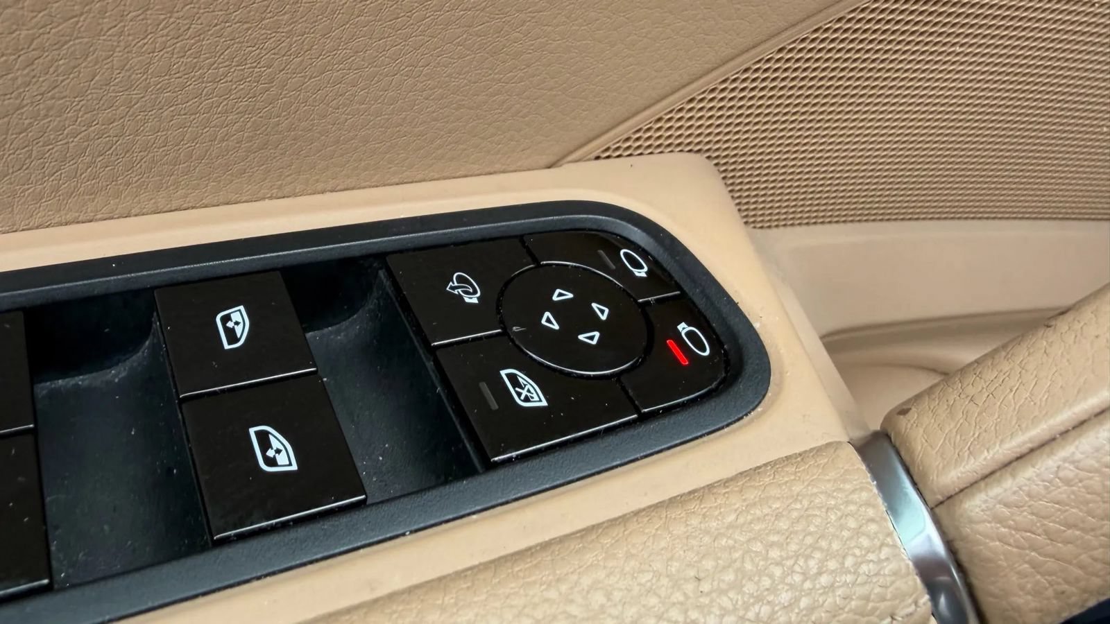 Used 2019 Porsche Cayenne S w/ Premium Plus Package AWD/4WD image 31