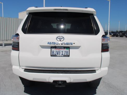 Certified 2019 Toyota 4Runner SR5 Premium AWD/4WD image 4
