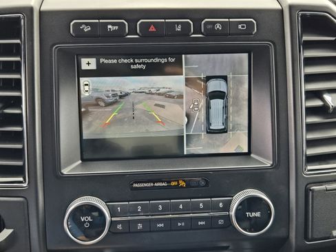 Used 2018 Ford Expedition Limited w/ Equipment Group 302A AWD/4WD image 15