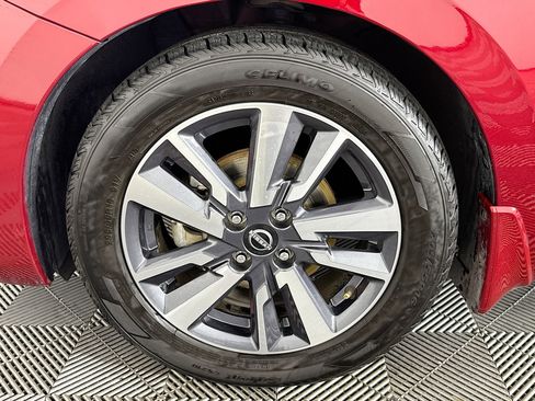 Used 2023 Nissan Versa SV w/ Trunk Package image 37