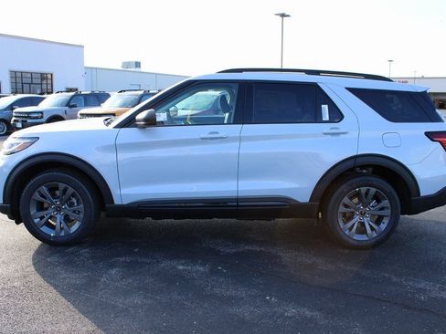 New 2026 Ford Explorer Active w/ Active Comfort Package AWD/4WD image 4