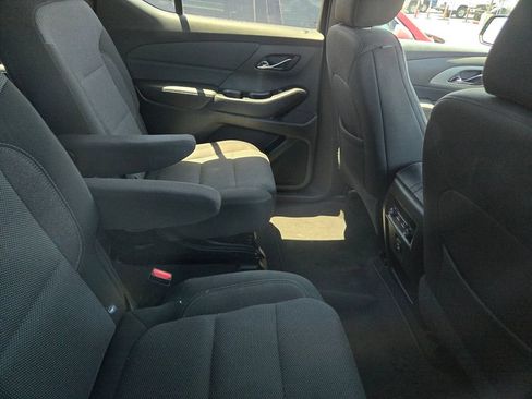 Used 2023 Chevrolet Traverse LT FWD image 4
