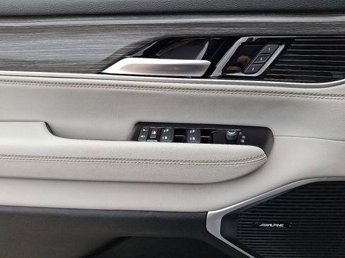 Used 2023 Jeep Wagoneer L Series II image 13