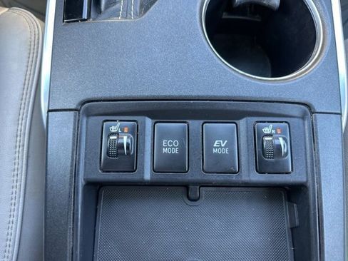 Used 2015 Toyota Camry XLE w/ Moonroof Package image 21