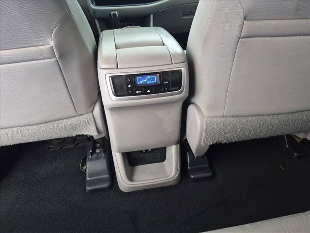 Used 2017 Toyota Highlander LE FWD image 17