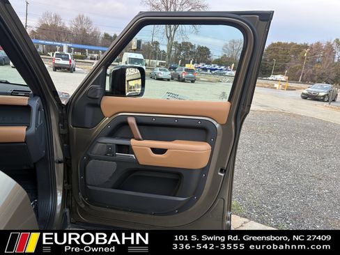 Used 2024 Land Rover Defender 110 X-Dynamic SE image 17