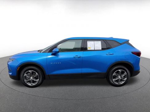 Used 2025 Chevrolet Blazer LT FWD image 8