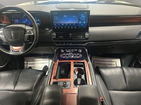 Used 2024 Lincoln Navigator Premiere image 15