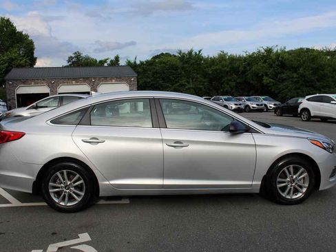 Used 2016 Hyundai Sonata SE FWD image 4