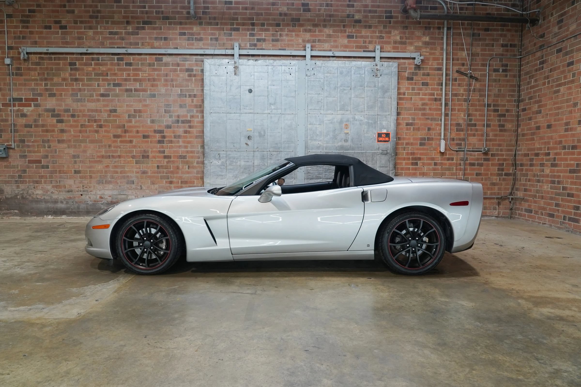 Used 2006 Chevrolet Corvette Coupe w/ Preferred Equipment Group RWD image 1