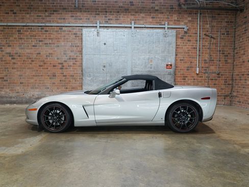 Used 2006 Chevrolet Corvette Convertible w/ Preferred Equipment Group RWD image 1