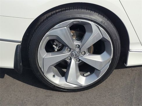 Certified 2018 Honda Accord Touring image 6