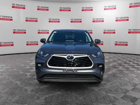 Used 2023 Toyota Highlander LE FWD image 2