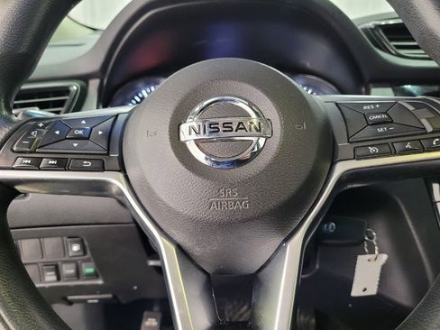 Used 2018 Nissan Rogue S image 25