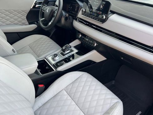 Used 2024 Mitsubishi Outlander SEL AWD/4WD image 14