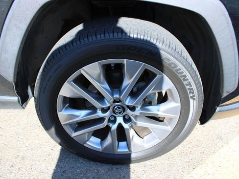 Used 2019 Toyota RAV4 XLE Premium w/ Cold Weather Package AWD/4WD image 10