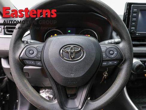 Used 2022 Toyota RAV4 LE AWD/4WD image 10