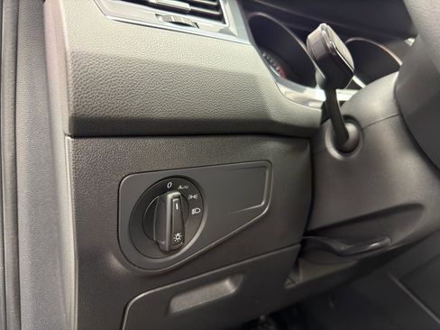 Used 2019 Volkswagen Tiguan S FWD image 16