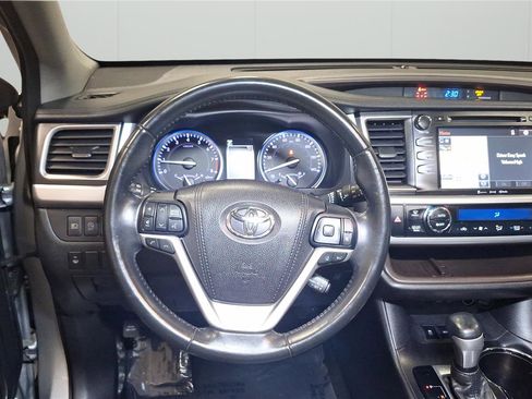 Used 2018 Toyota Highlander XLE FWD image 22