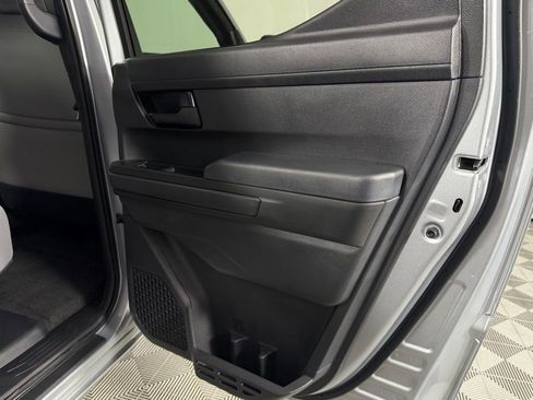Used 2025 Toyota Tacoma SR5 AWD/4WD image 27
