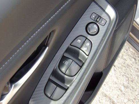 Used 2025 Nissan Sentra SV FWD image 11