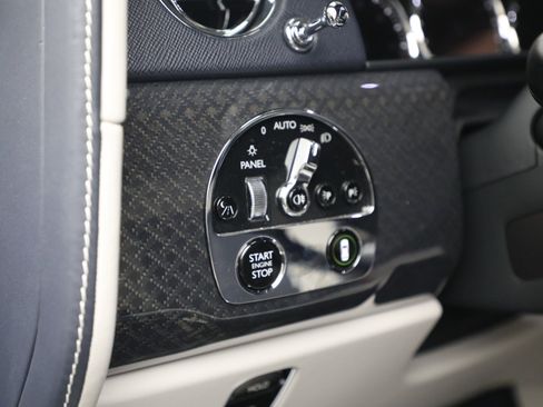 Used 2022 Rolls-Royce Cullinan Black Badge AWD/4WD image 28