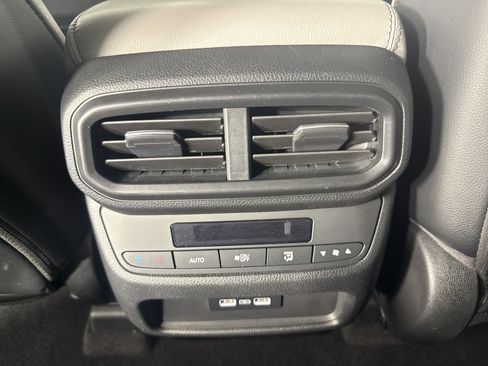 Certified 2023 Honda Pilot Touring image 24