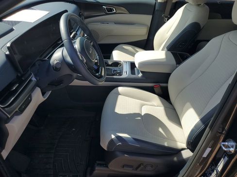 Used 2025 Kia Carnival SX Prestige image 5