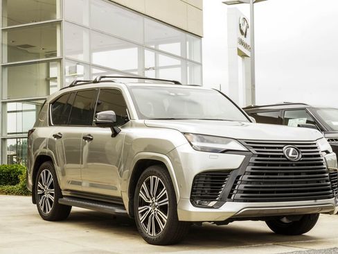 Used 2025 Lexus LX 700h Luxury w/ Appearance Package AWD/4WD image 4