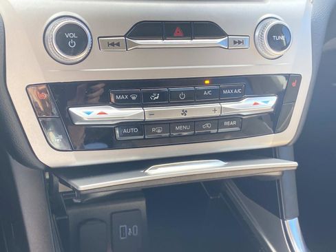 Used 2022 Ford Explorer XLT w/ Equipment Group 202A image 21