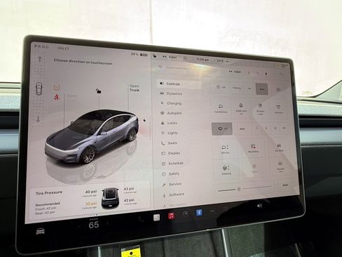 Used 2026 Tesla Model Y 2WD image 10