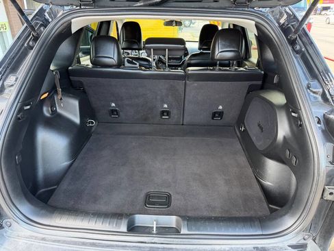 Used 2020 Jeep Cherokee Latitude Plus image 12