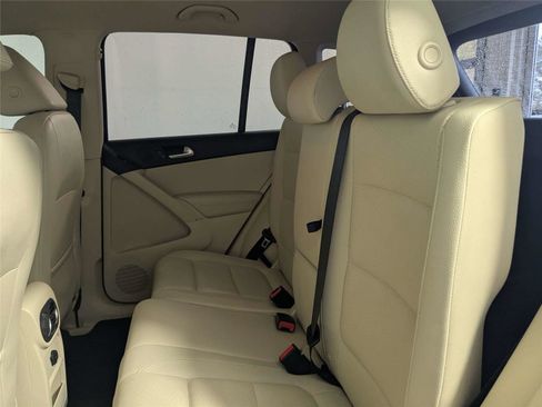 Used 2017 Volkswagen Tiguan S image 28