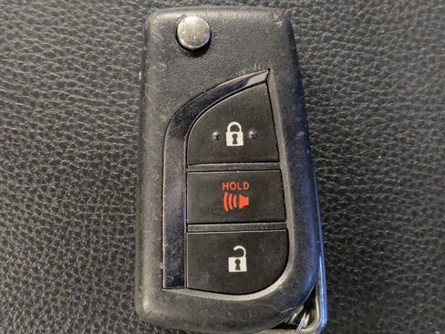 Used 2019 Toyota RAV4 LE image 32