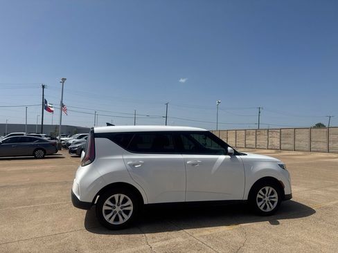 Used 2024 Kia Soul LX FWD image 23