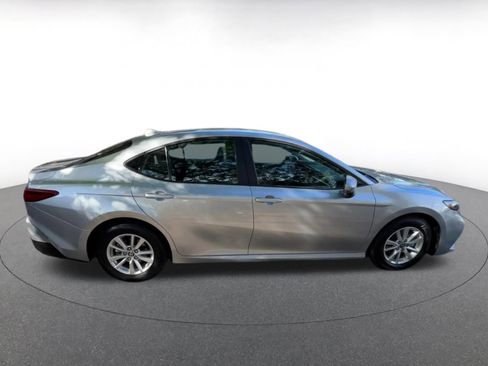 Used 2025 Toyota Camry LE image 16