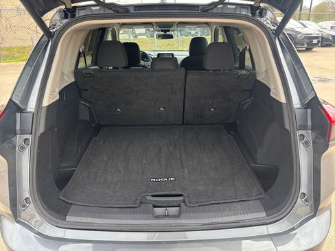 Used 2025 Nissan Rogue SV image 33